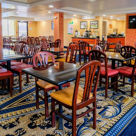 Quality Inn & Suites Lexington Esterno foto