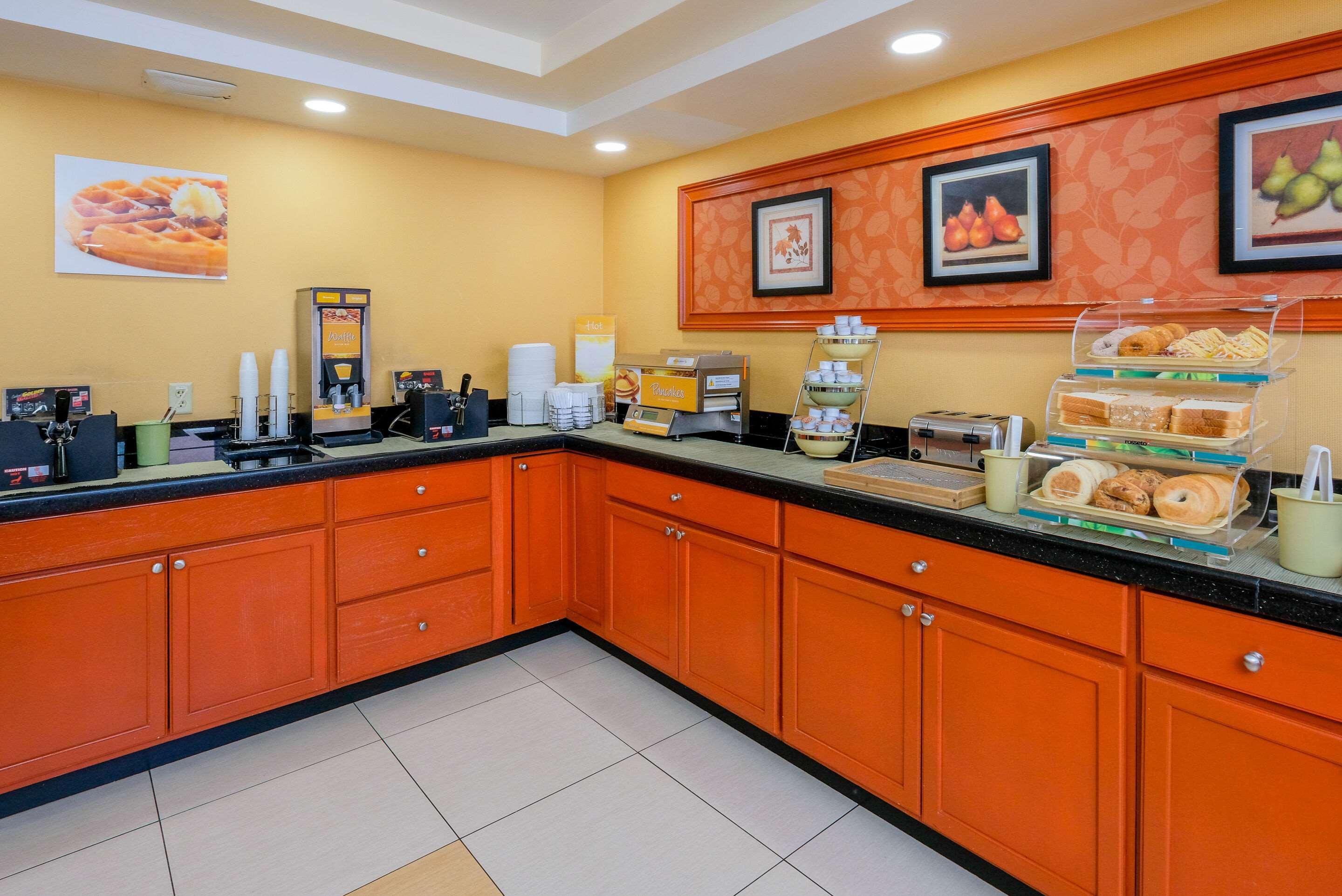 Quality Inn & Suites Lexington Esterno foto